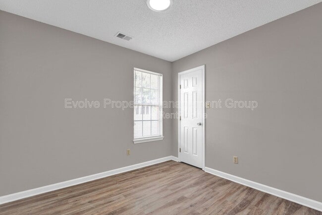Building Photo - 3014 Meadows Ln