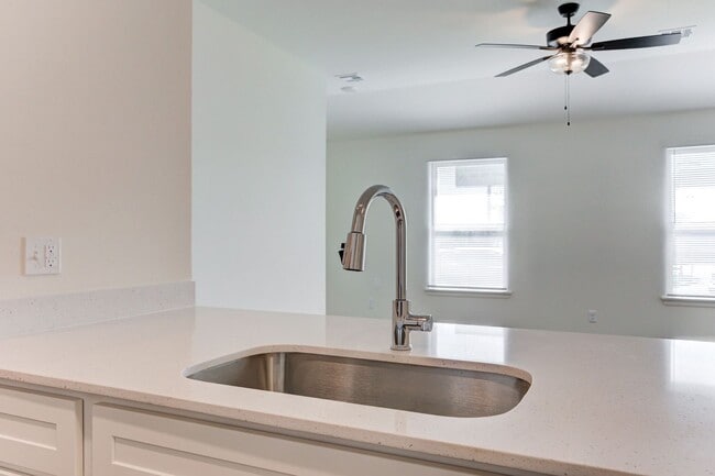 Building Photo - New Construction-Never Lived in Duplex, Pe...