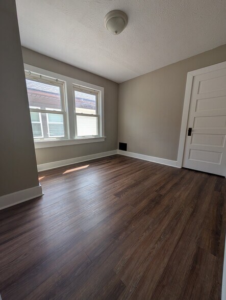 Building Photo - 706 Kolping Ave