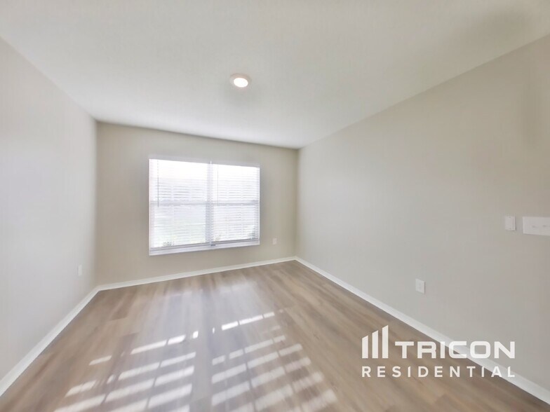 Building Photo - 5559 Starling Loop