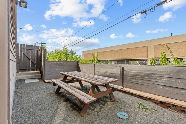 Building Photo - 3553 S Emerson St