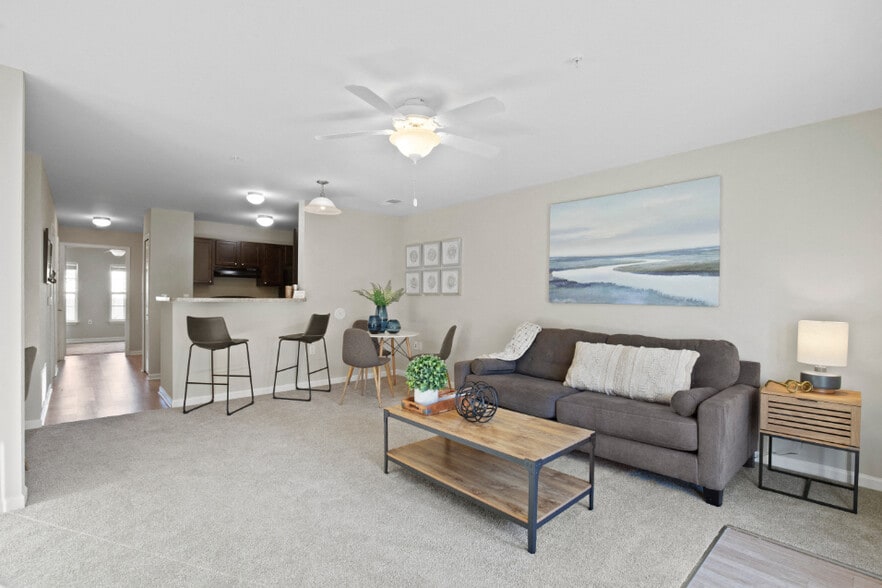 Huron Living Room - River Hills Apartments