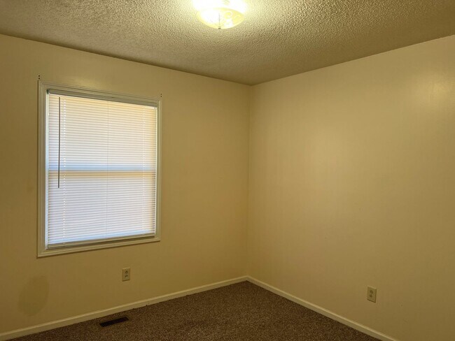 Building Photo - 2014 Cedar Point Cir
