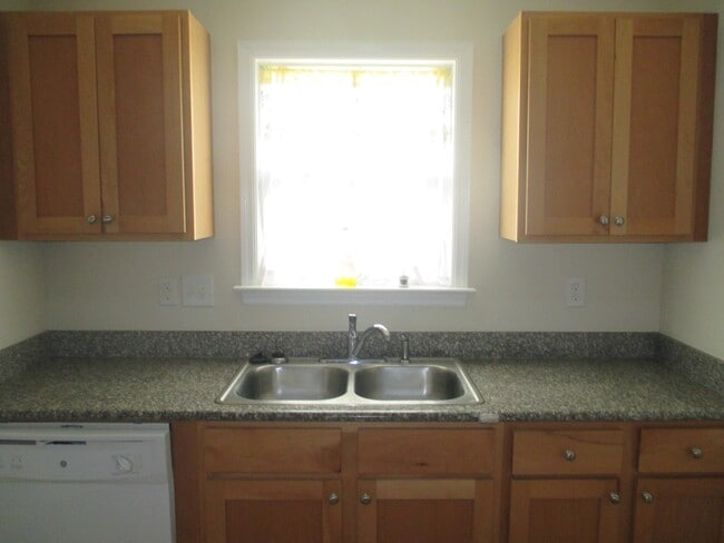 Building Photo - 105 Westwood Ct