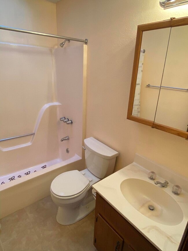 Building Photo - 413 Joellen Ln
