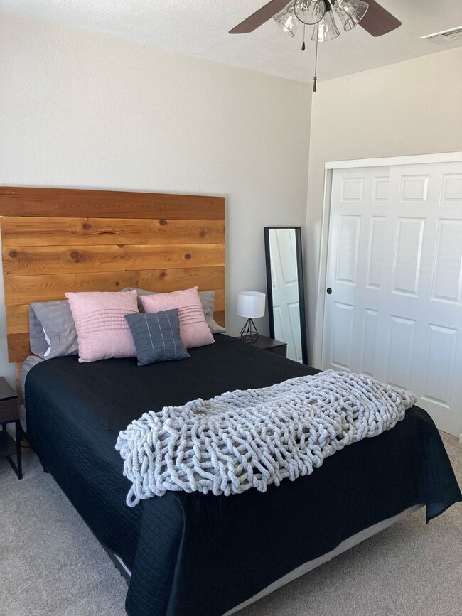 Building Photo - Charming 3 bedroom 2 bathroom home located...