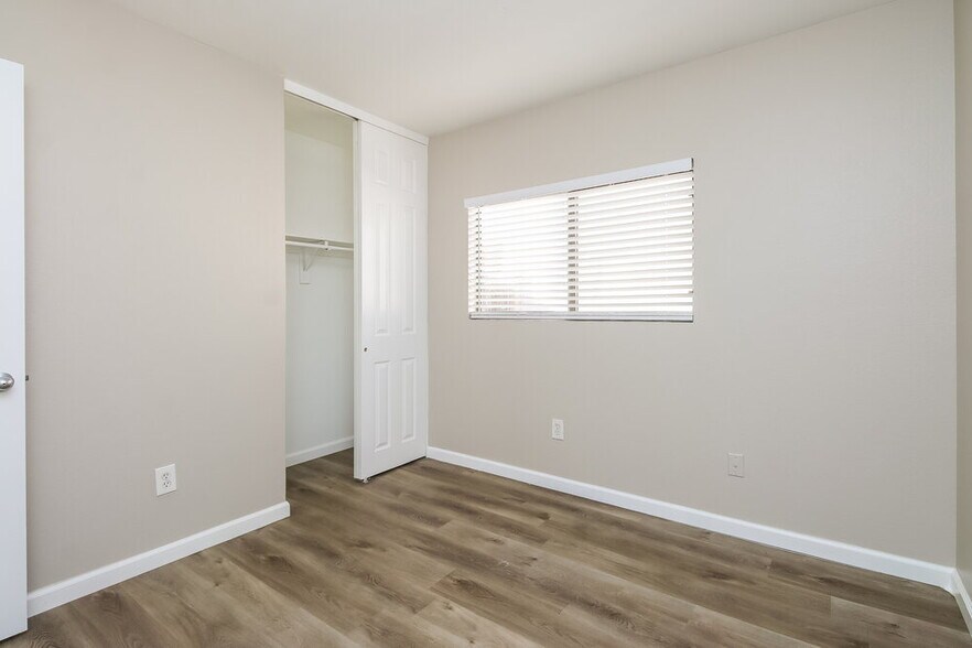 Building Photo - 1538 S Danielson Wy