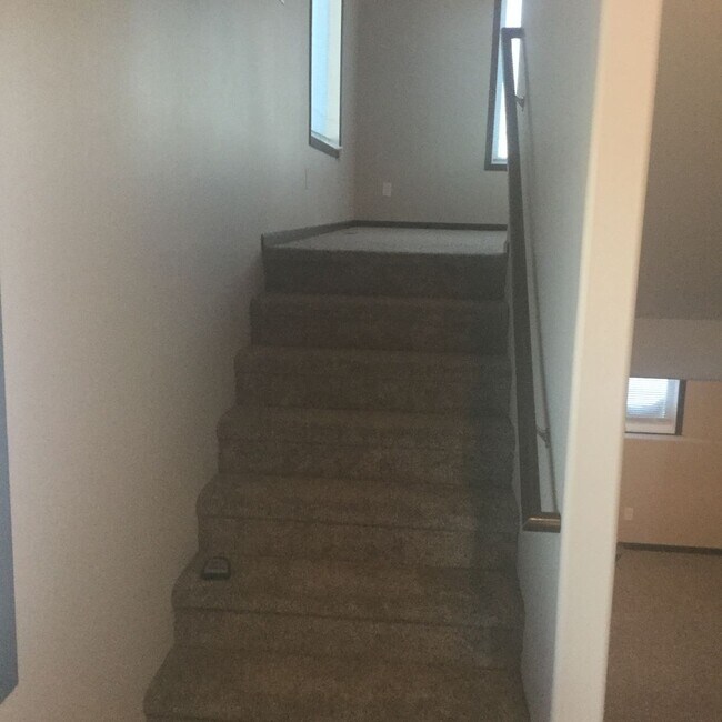 Building Photo - 3 Bed 3 Bath Single Family Home