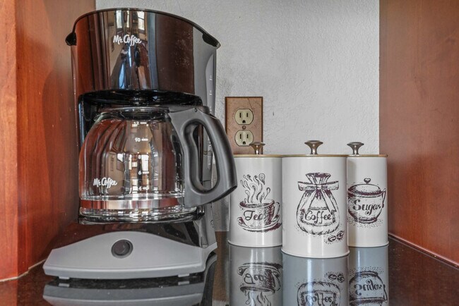 Building Photo - 924 Capital St