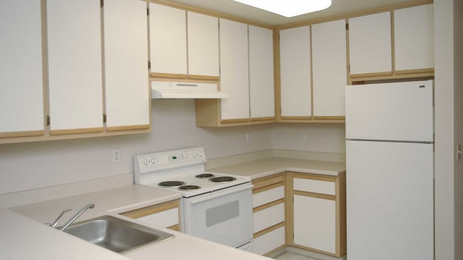 Kitchen - Berkeley Apartments - Renaissance Villas