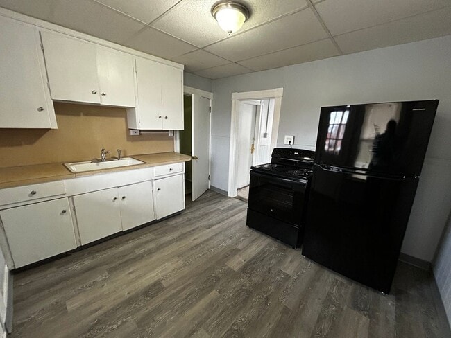 Building Photo - Third Floor ALL INCLUSIVE Studio in Downtown Manchester, NH, $1350/month