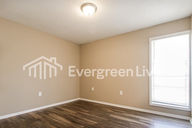 Building Photo - 5267 Broken Oak Dr