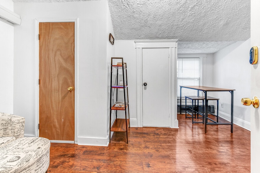 Building Photo - 7108 Hudson Ave