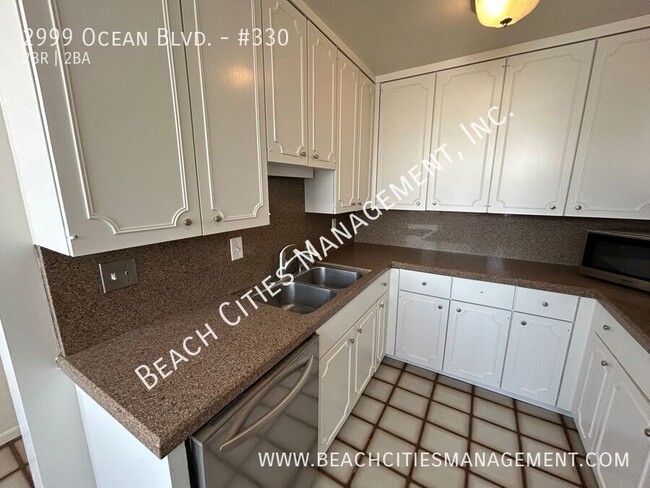 Building Photo - Large, Pet-Friendly Condo with Ocean Views...