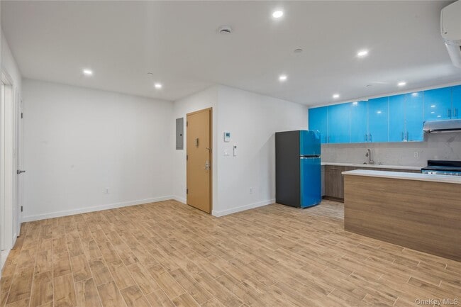 Building Photo - 213-41 38th Ave