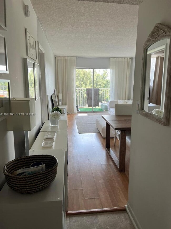 Building Photo - 16465 NE 22nd Ave