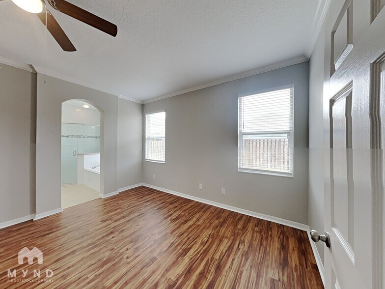 Building Photo - 1625 Wakefield Dr
