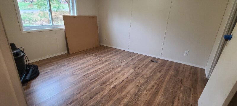 Primary Photo - 108 E Bruce St