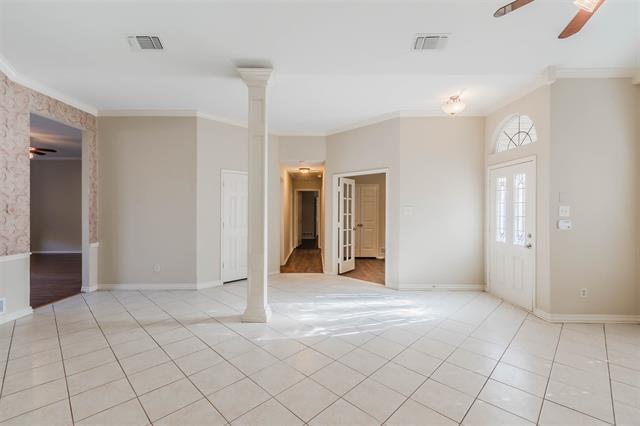 Building Photo - 313 Meadowood Ln