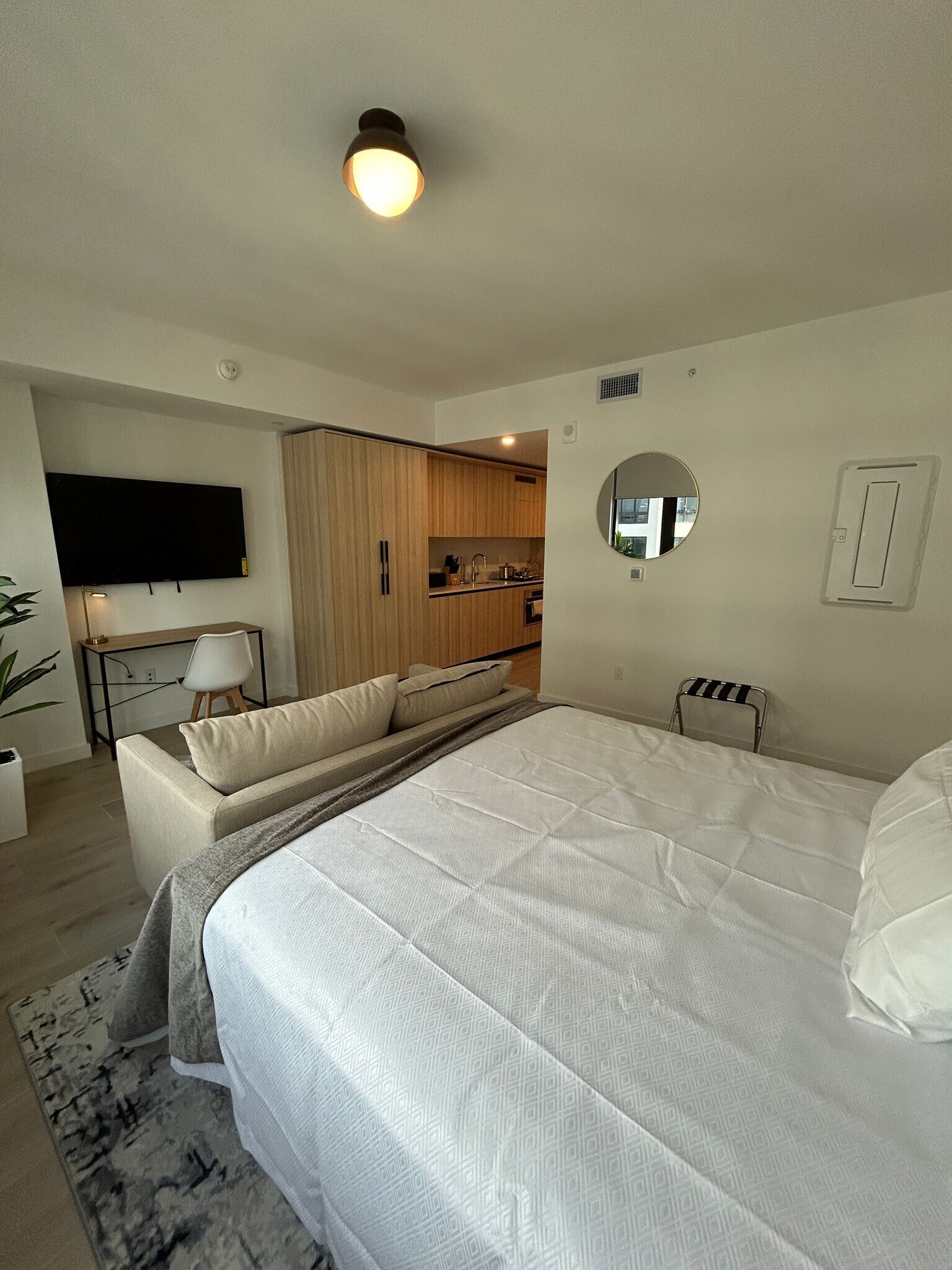 Building Photo - 225 N Miami Ave