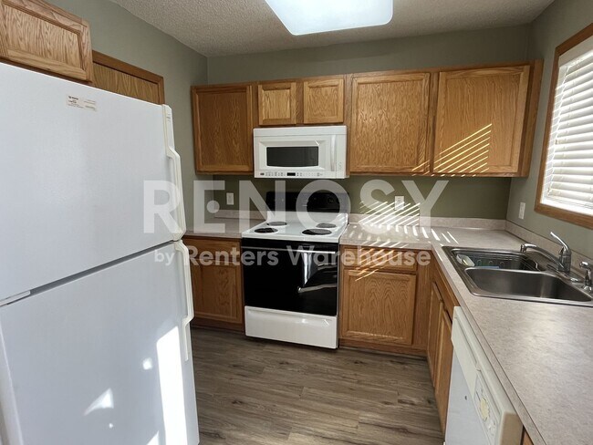 Building Photo - Available August 8 - 2 Bed/1.5 Bath Townhome in Prior Lake