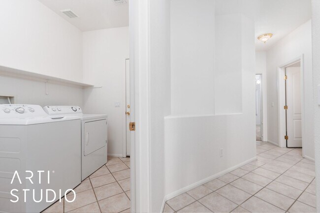 Building Photo - ***Sunset Greens 3 Bedroom 2 Bath Unfurnis...