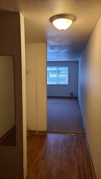 Building Photo - 1625 Kent Des Moines Rd