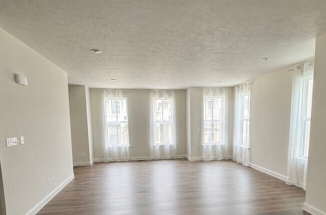 Building Photo - 3 bedroom 4 bath in Moon Township school district