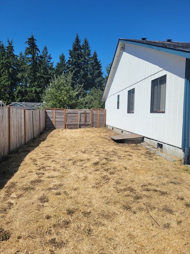 Building Photo - ? Spacious 3-Bedroom Rambler with Vaulted ...