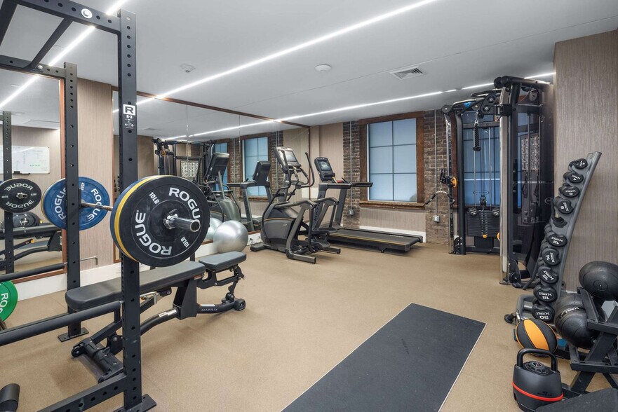 Building Photo - 61 Rivington St