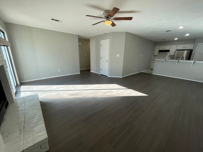 Building Photo - 8512 Southridge Dr