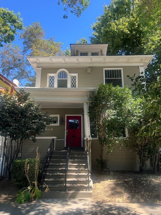 Building Photo - BEAUTIFUL 4+ BEDROOM VICTORIAN!!