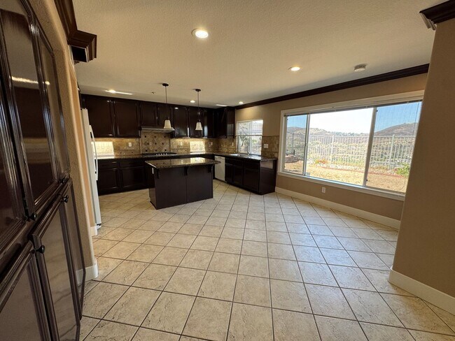 Building Photo - Gorgeous for 4 Bedroom and gated community