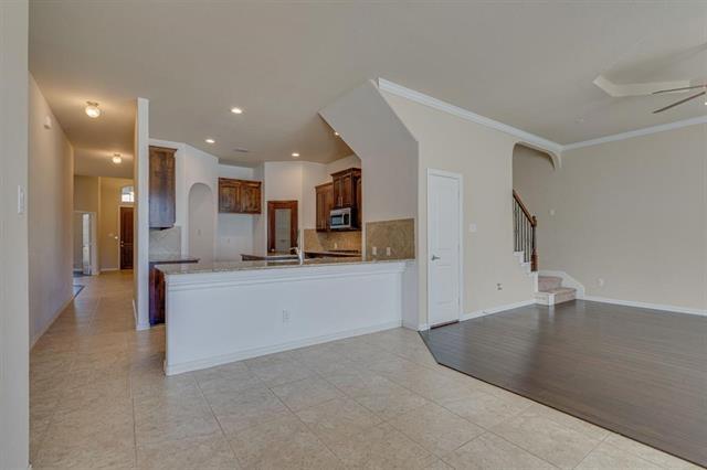 Building Photo - 2812 Frontier Dr
