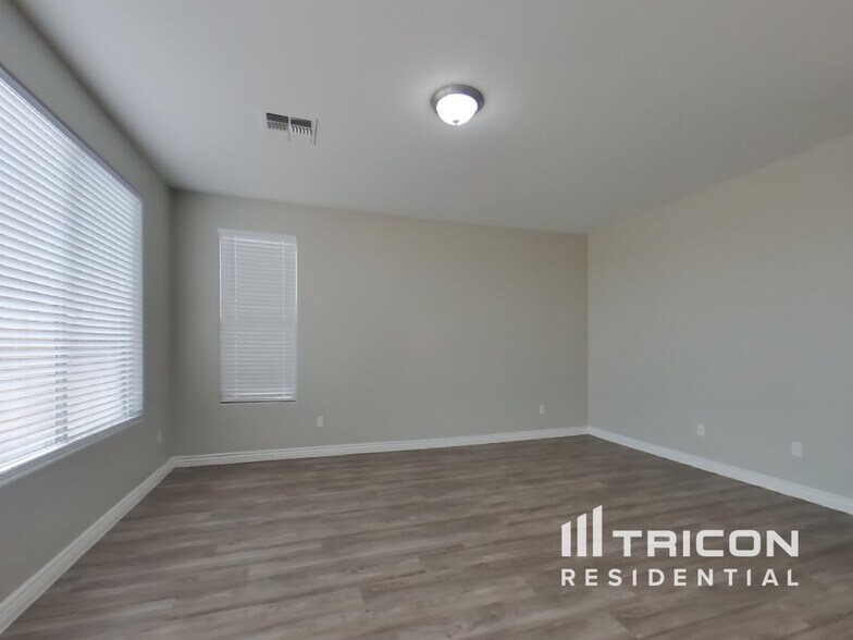 Building Photo - 37878 W Olivo St