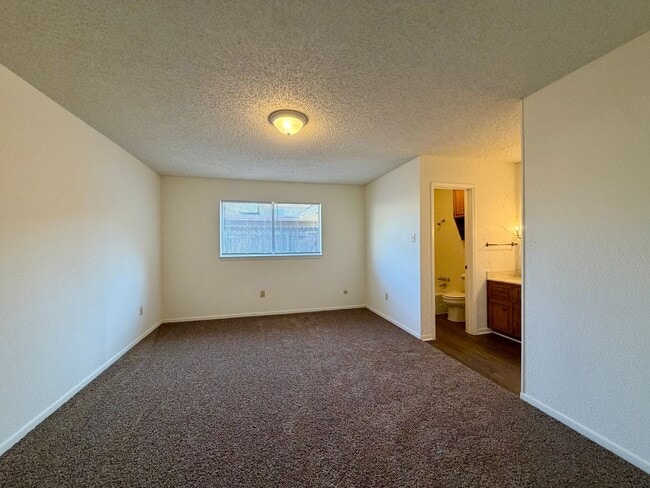 Building Photo - Duplex