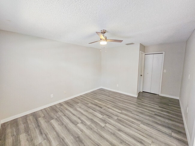 Building Photo - 608 Tangerine Ave