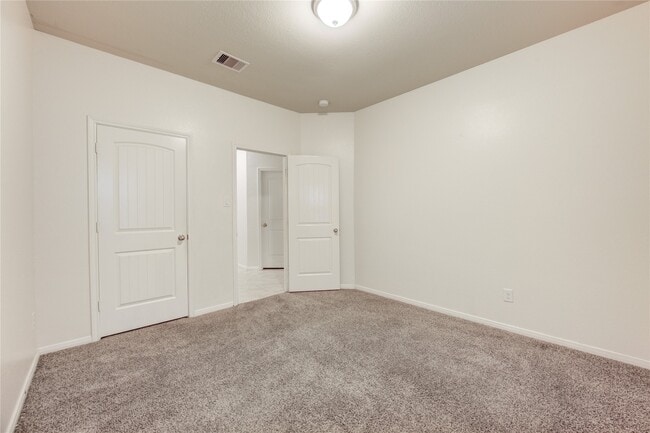 Building Photo - 734 Mill Spring Ct