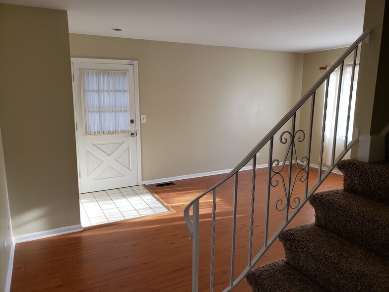 Building Photo - 2146 Rugen Rd