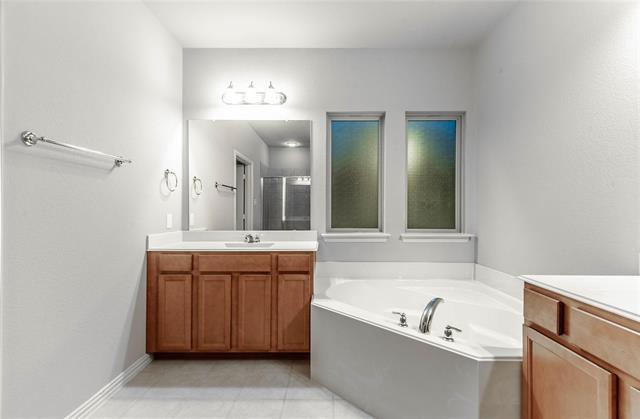 Building Photo - 908 Silver Moon Dr