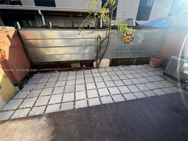 Building Photo - 110 SW 108th Ave