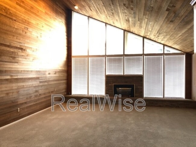 Building Photo - 7730 SW Eaker Pl