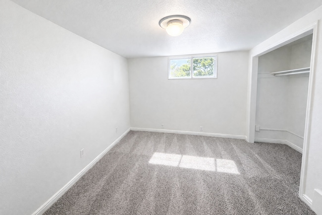 Building Photo - Lovely Home Located in East Provo.