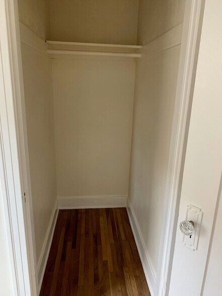 Building Photo - 642 N Genesee Ave