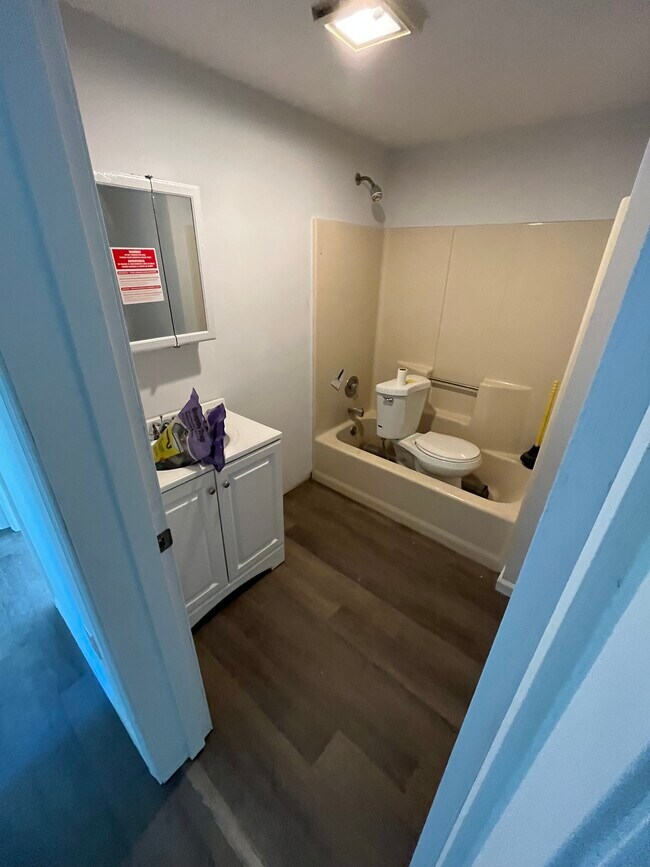 Building Photo - 13 Jason Ct