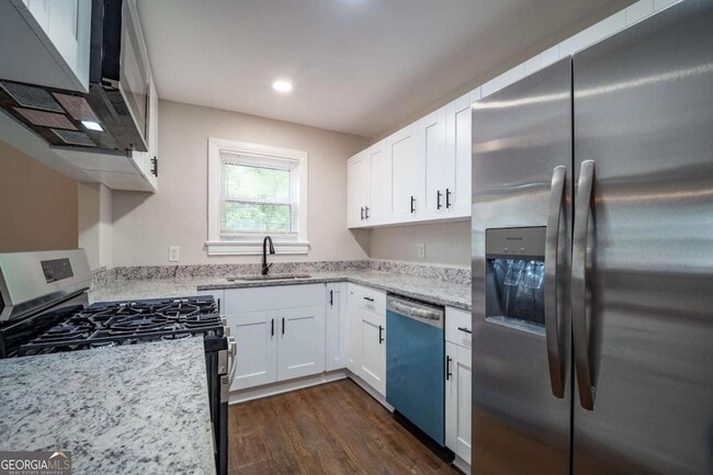 Building Photo - 2137 Delowe Dr