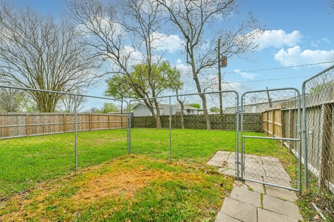 Building Photo - 4655 Orange Cir S