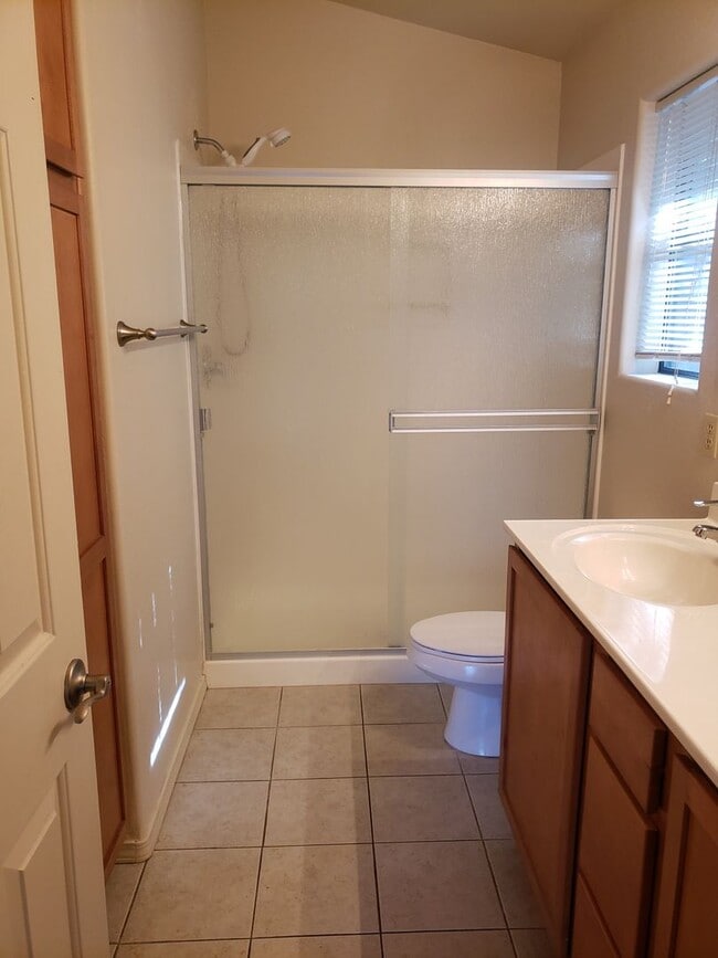 Building Photo - 2 bed / 2 bath - 2 car attached garage