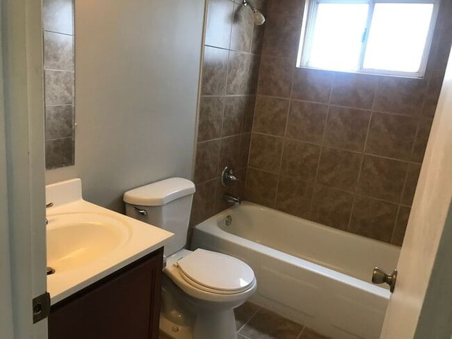 Building Photo - Beautifully Remodeled and Spacious - Heat and Water Included