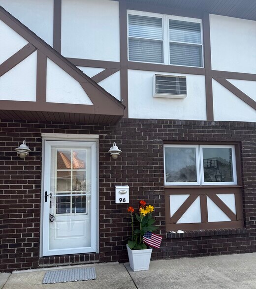 Building Photo - 96 Seaspray Ct